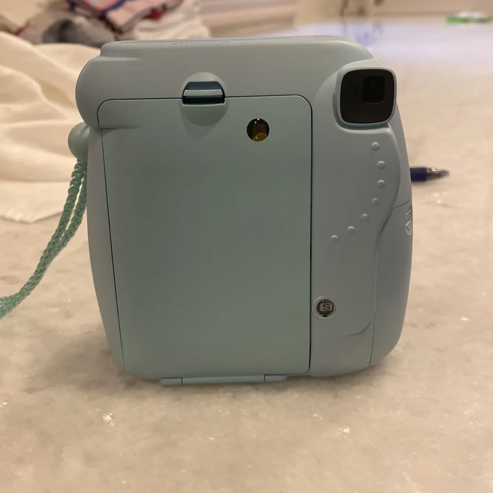 Fujifilm instead mini 8 light blue camera
